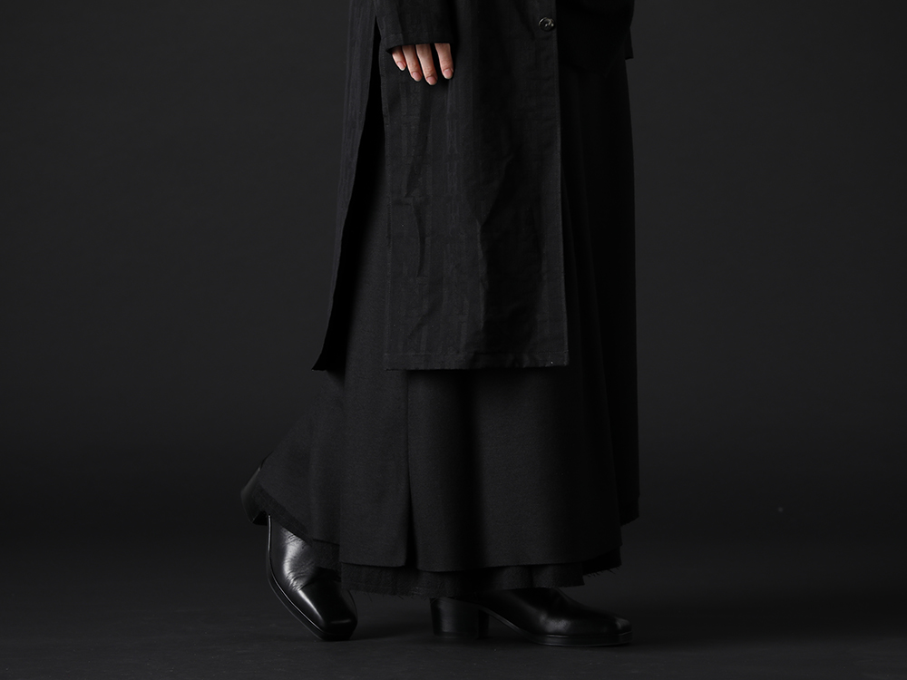 kujaku 2022-23AW - Asymmetrical, layered design skirt - KJ-22AW33-Black(otomeyuri skirt Black) KJ-21AW38(Kiri Boots) - 3-002