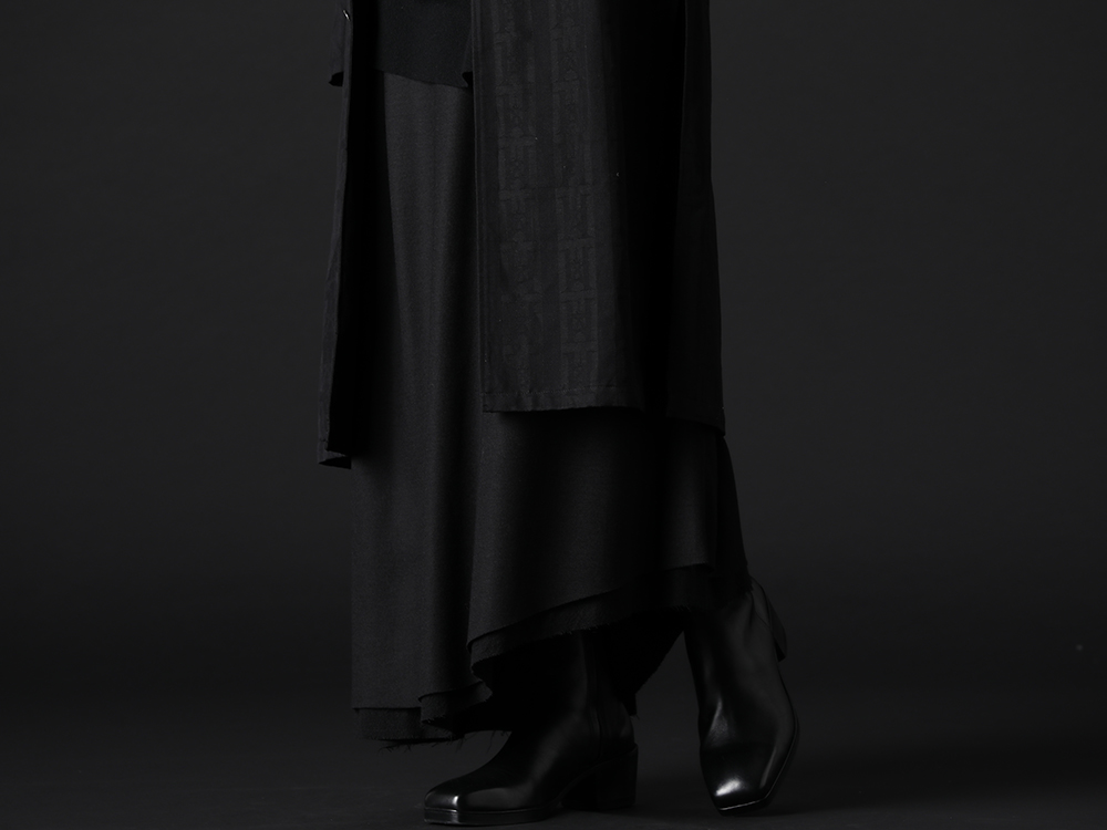 kujaku 2022-23AW - Asymmetrical, layered design skirt - KJ-22AW33-Black(otomeyuri skirt Black) KJ-21AW38(Kiri Boots) - 3-003