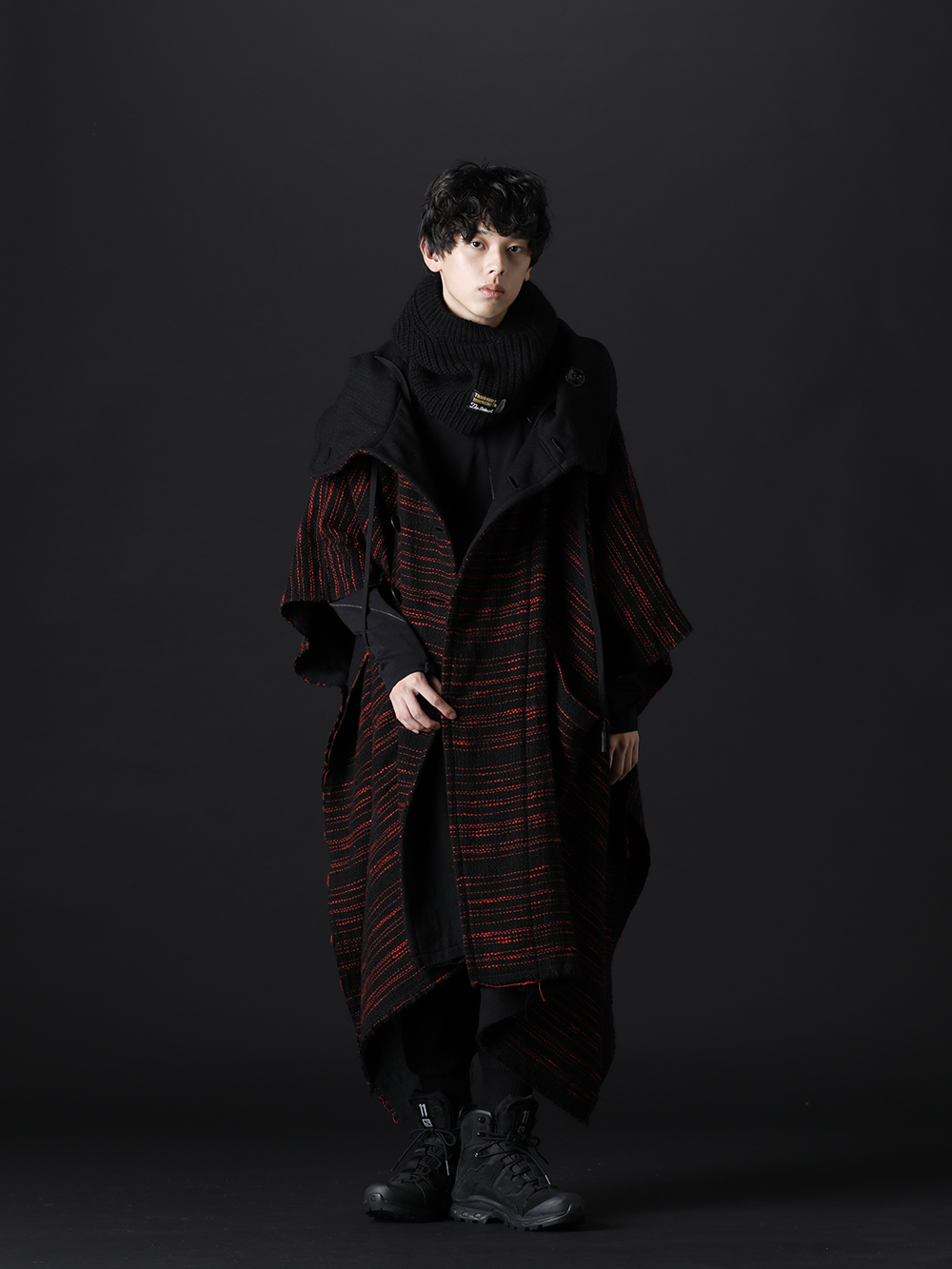 nude:masahiko maruyama / The Viridi-anne / 11 by Boris Bidjan Saberi / TAKAHIROMIYASHITATheSoloist. 2022-23AW styling We will introduce a styling with an oversized poncho with a strong sense of mode as the main focus, with a drape and tweed pattern that will catch the eye. - Ponchos with a strong mode look are neutralized and made into real clothes. - NU-1655(Reversible Poncho) VI-3541-01-Black(Nylon Spandex Jersey Crewneck L/S Black) VI-3514-04(Wool / Linen Layered Pants) BOOT2-GTX-Black(BOOT2 GTX Black) sk.0003AW22-Black(aran pattern balaclava Black) - 1-001
