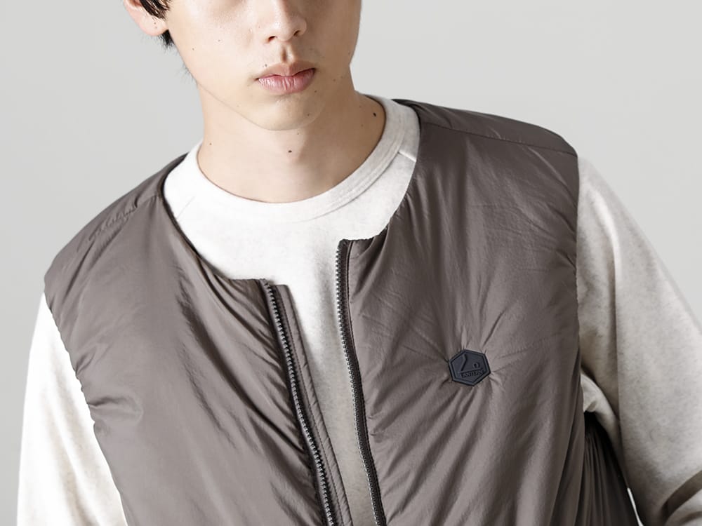 LANTERN 2022-23AW ノーカラーデザインが特徴の定番のインナーベストタイプ。 Light-toned brown for a fresh feel -  MMA-LAN-01-Brown heating Inner Vest Brown - RB-423-Oatmeal Ragran L/S Oatmeal
