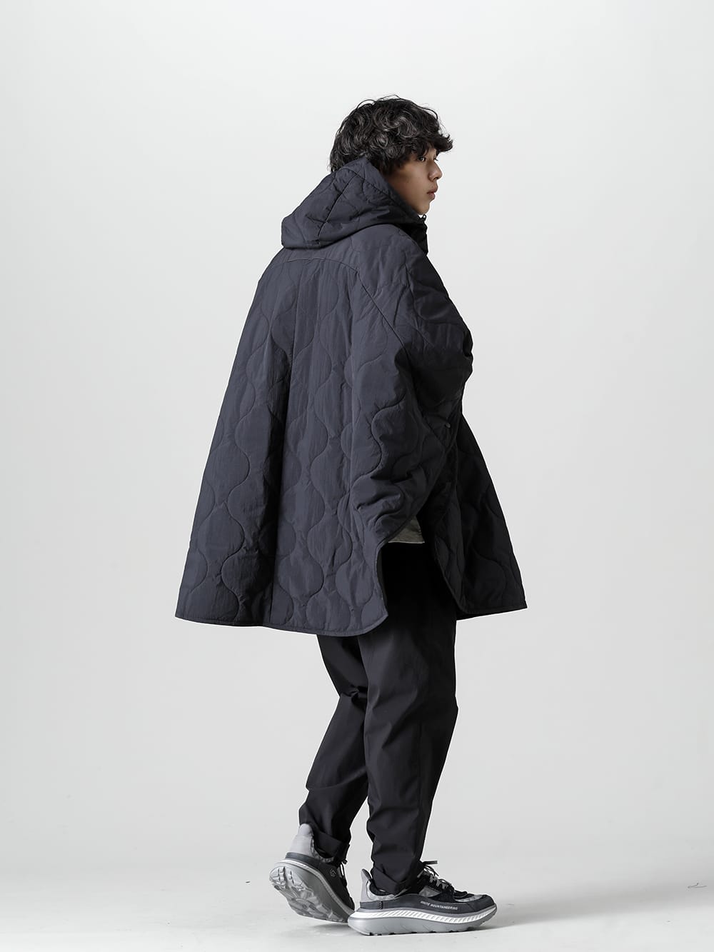 LANTERN 2022-23AW Styling Light, warm and highly functional poncho styling! - MMA-LAN-PO01-Black Heating Poncho Black - BK2273402 Tech Weather Wide Tapered Pants - WM2273801 White WM × UGG Sneakers 1-002