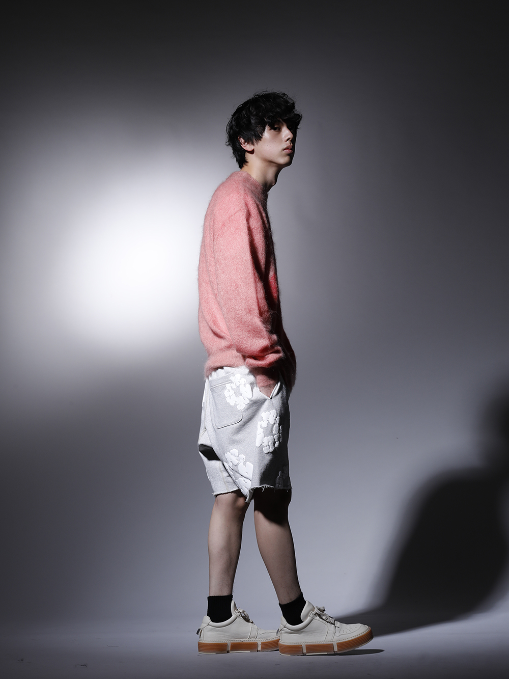 セントマイケル / デニムティアーズ / グイディ 2022-23AW - ピンクカラーを中心にハイトーンでまとめあげたカジュアルスタイル - SM-A22-0000-073(ボーン X レイズド × セントマイケル CLOWN ニット ピンク) RM-K01-0000-133(レディメイド × デニムティアーズ COTTON WREATH スウェットショーツ グレー - RE-DT-GY-00-00-17) GJ02-CO00T(レースアップブーツ - ホースフルグレインレザー - GJ02 CO00T) - 1-002