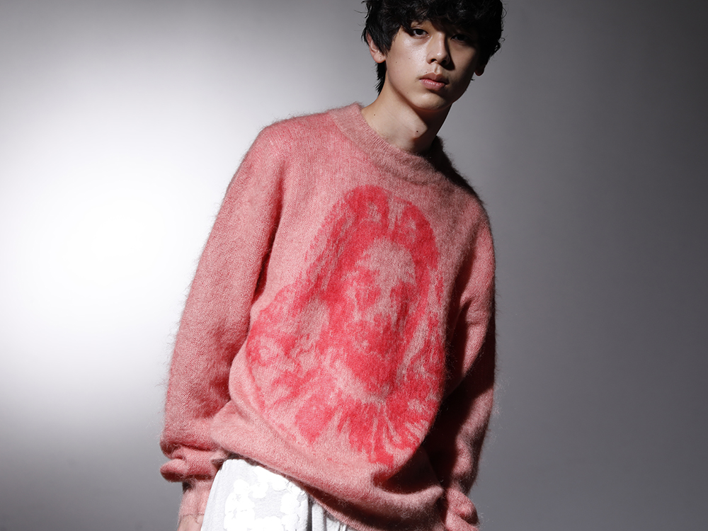 セントマイケル 2022-23AW 不気味さを感じるグラフィックを落とし込みながらも、ピンクカラーでポップな雰囲気も演出するSAINT M××××××とボーン X レイズドのコラボレーションモヘアニット - 不気味なデザインをカラー使いでポップな仕上がりに - SM-A22-0000-073(ボーン X レイズド × セントマイケル CLOWN ニット ピンク) - 2-001