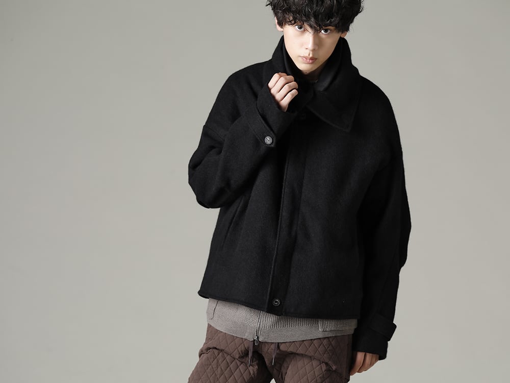 DEVOA 22-23AW  。身頃と袖裏はシルクのキルティングで中綿入り。抜群の防寒性と保温性を持った大きな襟がデザインの特徴のタフで男臭いジャケット -  JKI-CGS High neck jacket brushed cashgora KTS-CZM-Gray Cardigan merino wool Gray