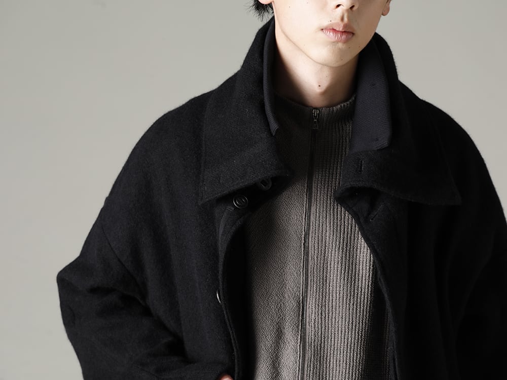 DEVOA 22-23AW スタイリング Styling of high-neck jacket that can be worn like a blouson - JKI-CGS High neck jacket brushed cashgora KTS-CZM-Gray Cardigan merino wool Gray PTN-SSC Jogger pants quilted silk / cotton FW-LMM Leather boots 1-002