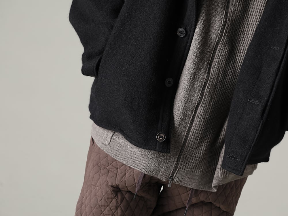 DEVOA 22-23AW スタイリング Styling of high-neck jacket that can be worn like a blouson - JKI-CGS High neck jacket brushed cashgora KTS-CZM-Gray Cardigan merino wool Gray PTN-SSC Jogger pants quilted silk / cotton FW-LMM Leather boots 1-002