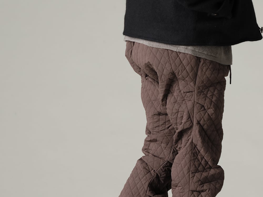 DEVOA 22-23AW  Volume and silhouette that create a loose airy feel, and random wrinkles -  PTN-SSC Jogger pants quilted silk / cotton FW-LMM Leather boots 3-005