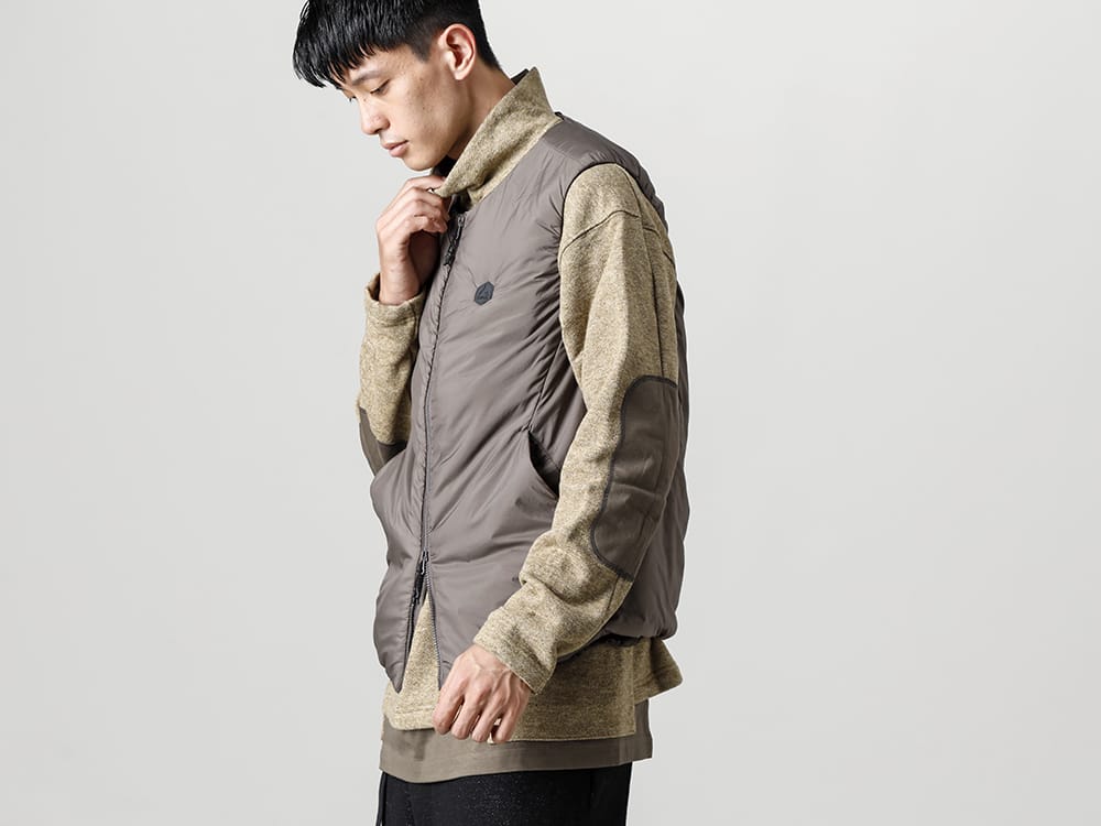 LANTERN 2022-23AW A standard inner vest type with a collarless design A comfortable combination of a vest with a heating device to adjust the temperature, and a wool-lined top. -  MMA-LAN-01-Brown Heating Inner Vest Brown - VI-3533-01-Beige Wool / Cotton brushed lining High Neck Pullover Beige