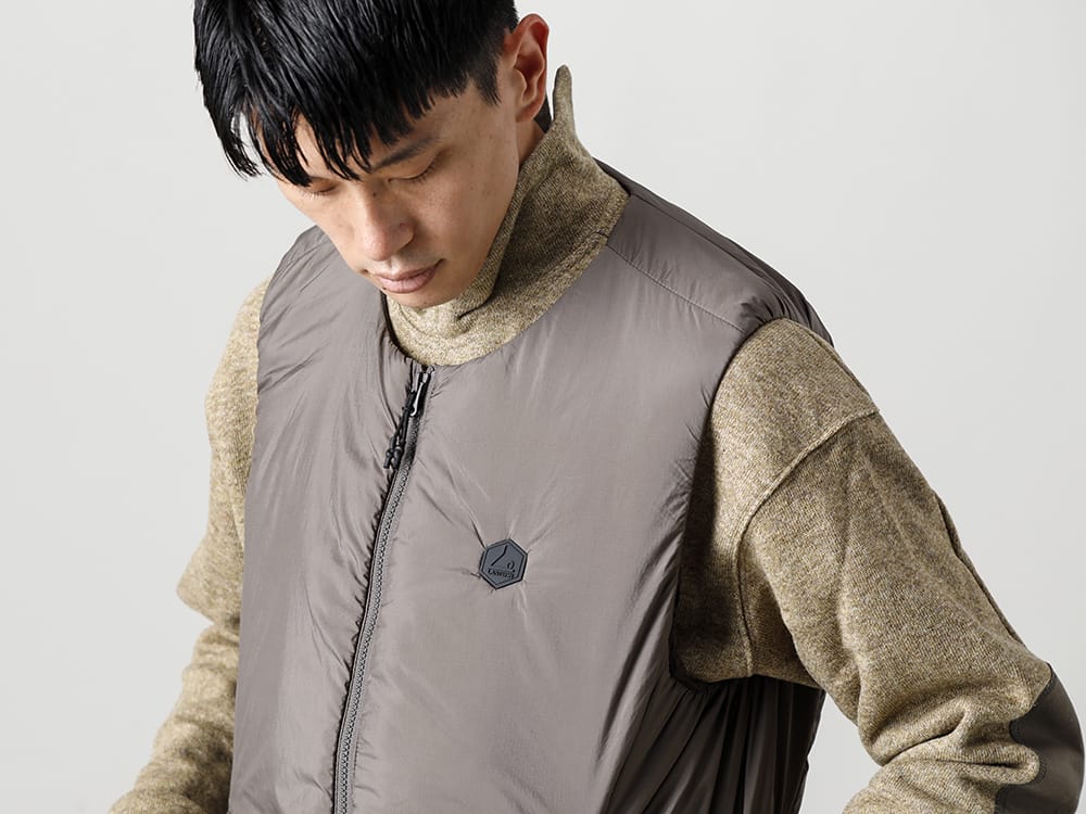 LANTERN 2022-23AW A comfortable combination of a vest with a heating device to adjust the temperature, and a wool-lined top.  - MMA-LAN-01-Brown Heating Inner Vest Brown - VI-3533-01-Beige Wool / Cotton brushed lining High Neck Pullover Beige 2-001