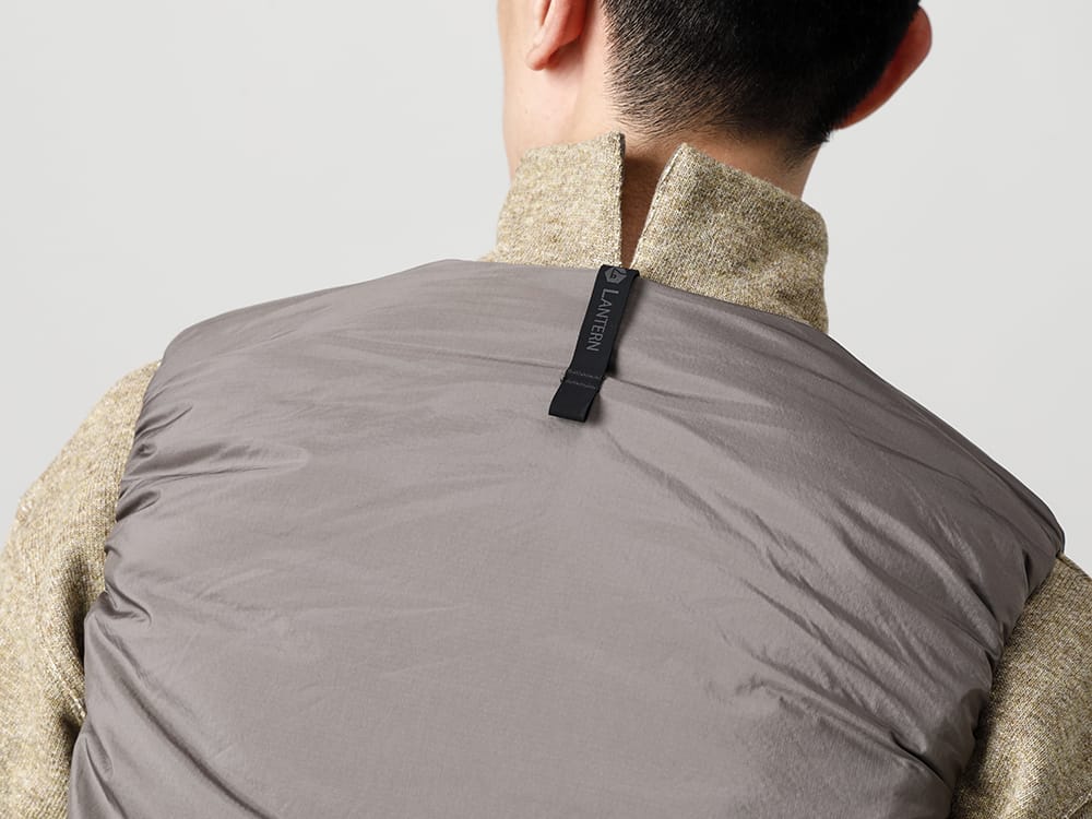 LANTERN 2022-23AW A comfortable combination of a vest with a heating device to adjust the temperature, and a wool-lined top.  - MMA-LAN-01-Brown Heating Inner Vest Brown - VI-3533-01-Beige Wool / Cotton brushed lining High Neck Pullover Beige 2-003
