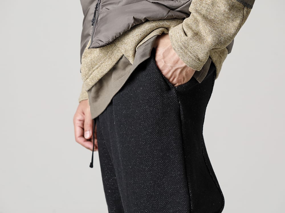 The Viridi-anne 2022-23AW Ribbed pants with a wrap design made with a cotton lining. - VI-3535-04 Wool / Cotton brushed lining Drop Crotch Pants - SCV186C016 Black Night Run Light Black 3-002