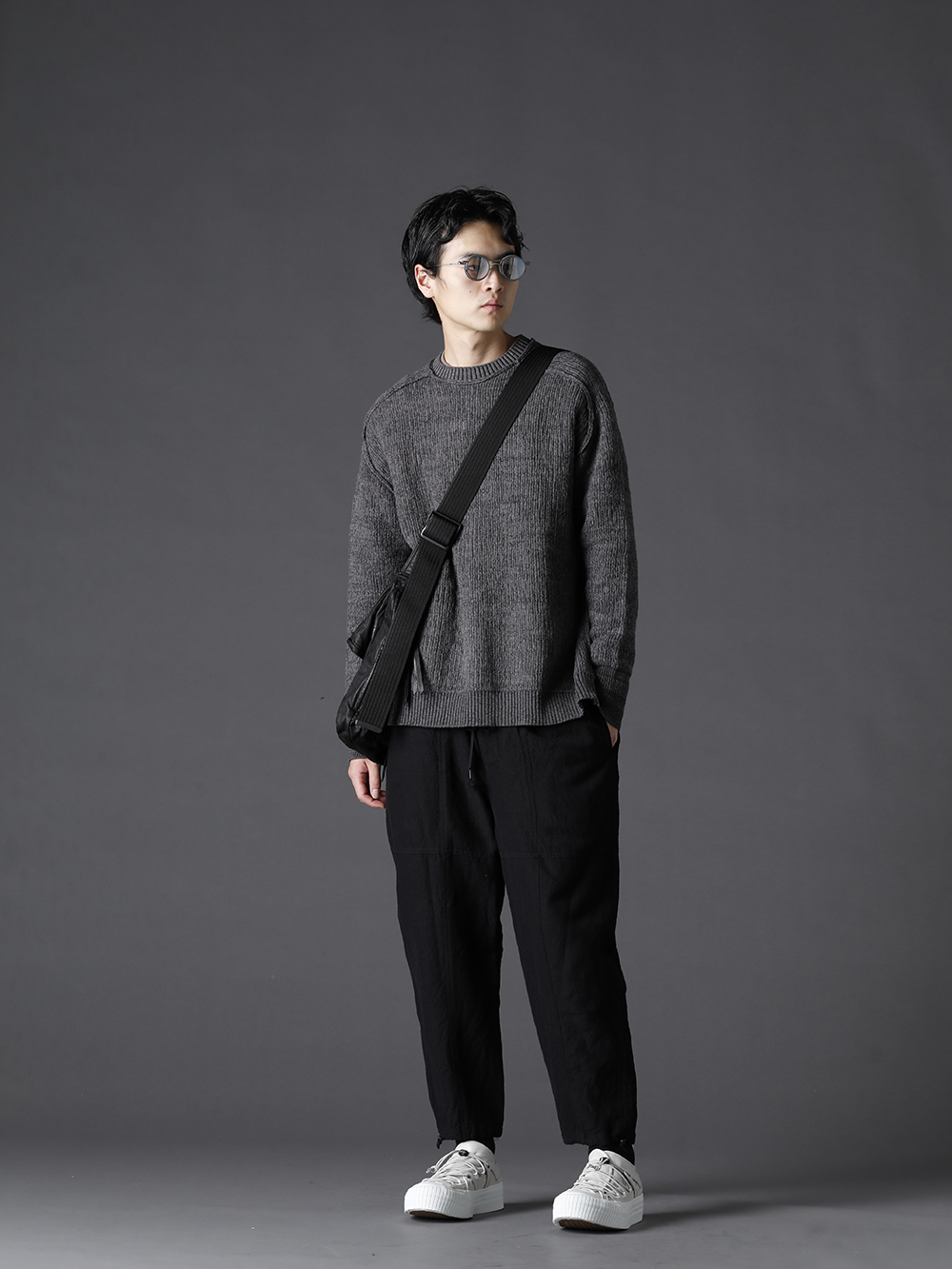 The Viridi-anne 2022-23AW - The minimal structure makes it easy to incorporate into any style. - VI-3531-07-Gray(Cotton Cashmere Pullover Gray) VI-3546-01-Brown-Gray(Cotton Asymmetry Layered L/S Brown Gray) VI-3512-04(Wool / Linen Easy Pants) VI-3555-09-L.Gray(Sneakers L.Gray) VI-3552-09(Goat Shoulder Bag) RG2001TVA-Gray-Gray-Clear(RIGARDS collaboration sunglasses - Gray+Gray / Clear+L.Mirror) - 1-001