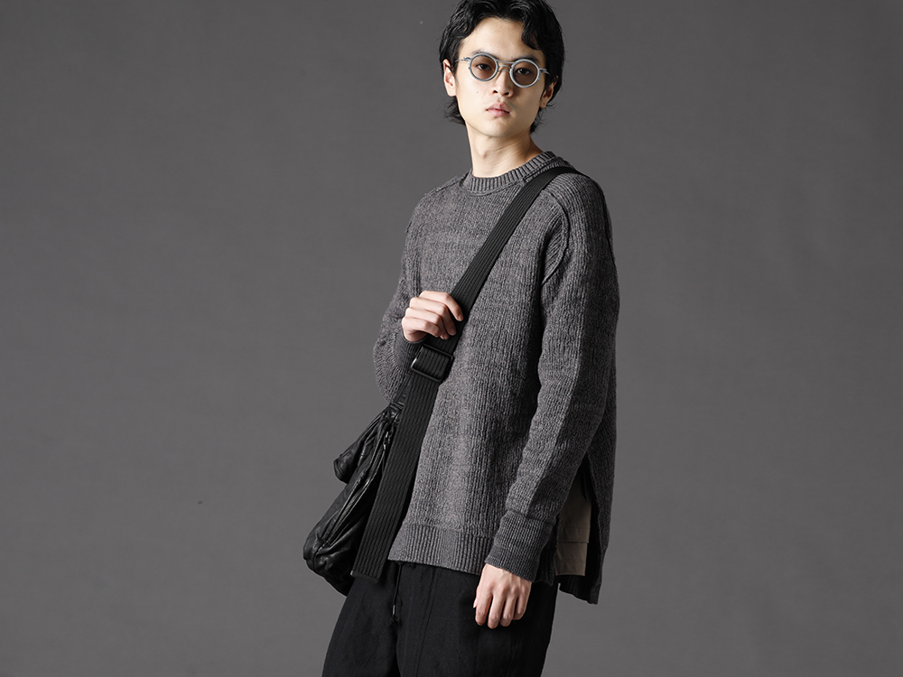 The Viridi-anne 2022-23AW - The color is accented with a simple structure. - VI-3531-07-Gray(Cotton Cashmere Pullover Gray) VI-3546-01-Brown-Gray(Cotton Asymmetry Layered L/S Brown Gray) VI-3552-09(Goat Shoulder Bag) RG2001TVA-Gray-Gray-Clear(RIGARDS collaboration sunglasses - Gray+Gray / Clear+L.Mirror) - 2-001