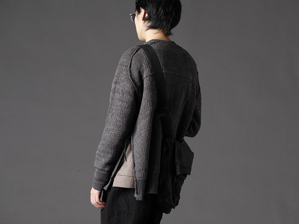 The Viridi-anne 2022-23AW - The color is accented with a simple structure. - VI-3531-07-Gray(Cotton Cashmere Pullover Gray) VI-3546-01-Brown-Gray(Cotton Asymmetry Layered L/S Brown Gray) VI-3552-09(Goat Shoulder Bag) RG2001TVA-Gray-Gray-Clear(RIGARDS collaboration sunglasses - Gray+Gray / Clear+L.Mirror) - 2-003