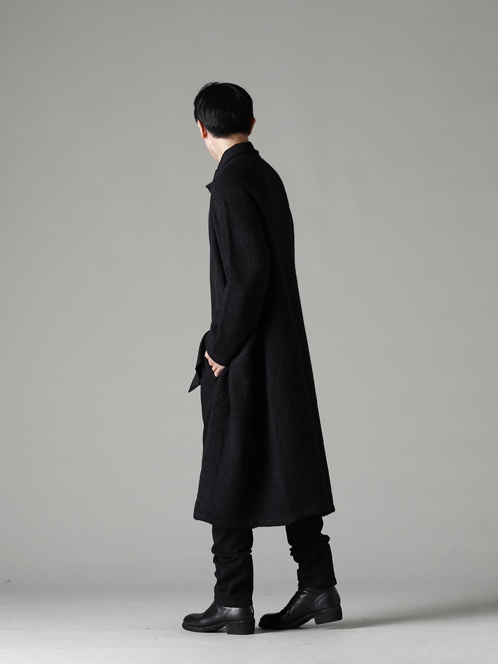 Forme d`expression 22-23AW(秋冬) スタイリング 上品さと気軽さを兼ね備えたロングカーディガン - HM014-SIOB アルパカ ロング コート  -  HS007-FGGB リラックス アウター シャツ  -  UP110-354B コントゥア パンツ 2.0  -  788Z_H バックジップブーツ ダブルソール - ホース フルグレイン レザー 1-002