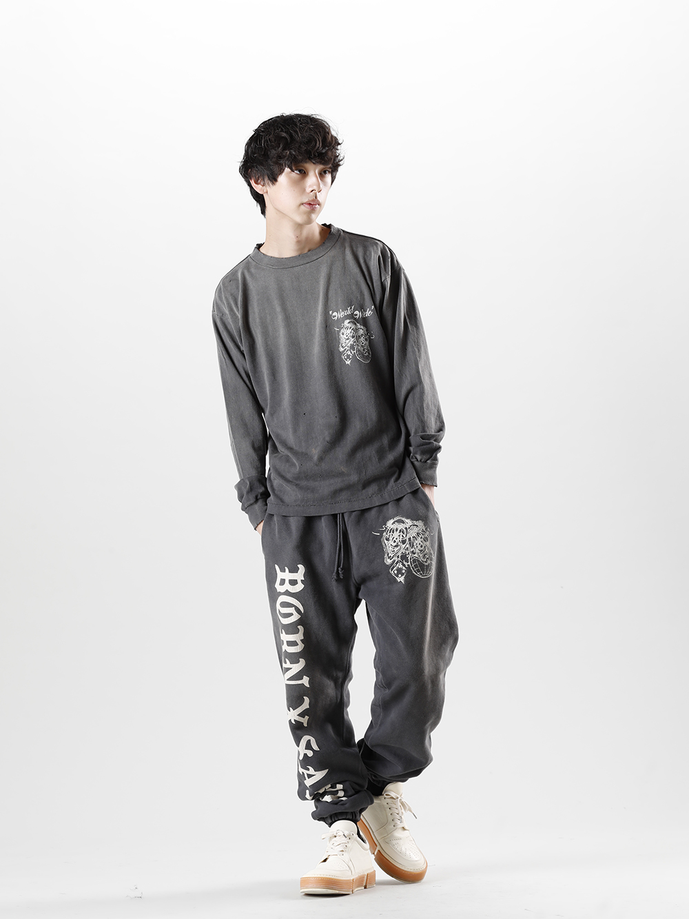 SAINT MICHAEL 2022-23AW - ©️SAINT M×××××× 2022-23秋冬系列的第5波单品发布啦!现在开始在店铺和网购同时销售! - SM-A22-0000-070(BORN X RAISED × ©SAINT M×××××× BORN SAINT Long sleeve T-shirt) SM-A22-0000-071(BORN X RAISED × ©SAINT M×××××× Sweat pants) - 1-013