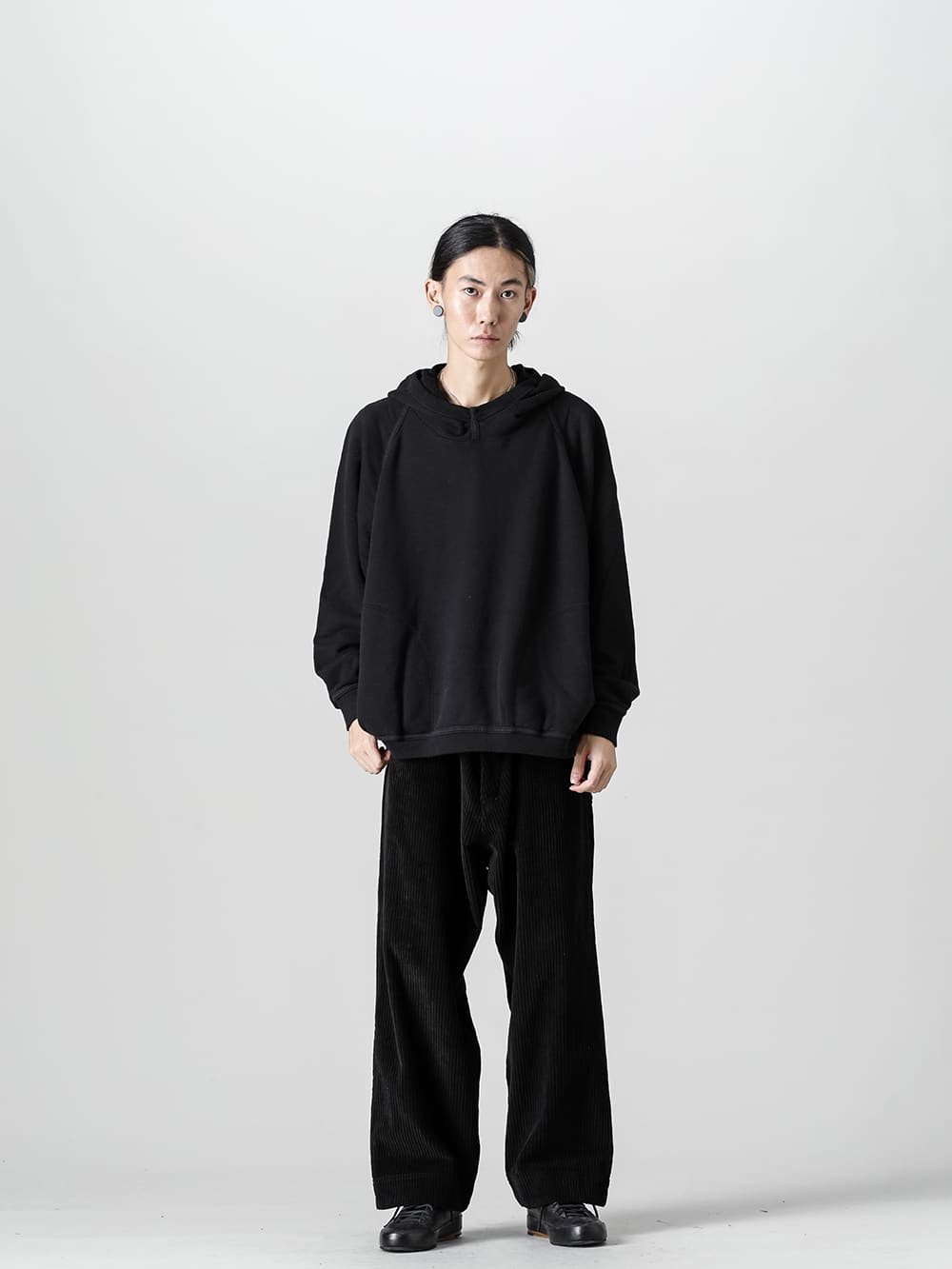 O PROJECT 22-23AW styling - Sweatshirt Hoodie Style Comfortable hoodie style that can be worn straight into winter style - O14SW2-Black - Hanging net hooded sweatshirt Black - O14TR2-Black - Wide trousers Wide wale corduroy Black - Handsewn-Classic-Lo - Handsewn-Classic Lo