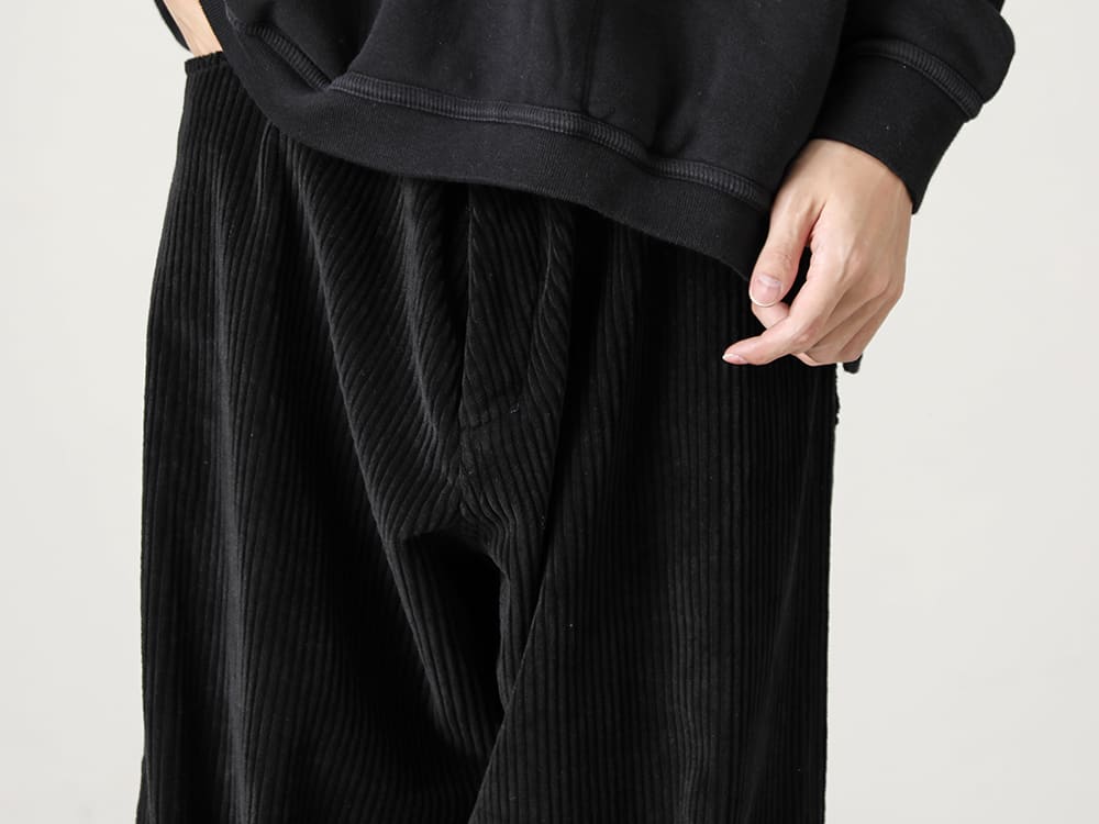 O PROJECT 22-23AW Corduroy trousers that are comfortable to wear, even for those who do not like the touch of woollen fibres. - O14TR2-Black-Wide trousers Wide wale corduroy Black - Handsewn-Classic-Lo-Handsewn Classic Low 3-004