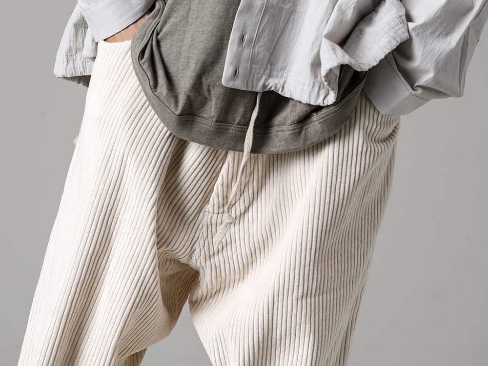 O PROJECT-オープロジェクト 22-23AW(秋冬) デザインに加えて抜群のグリップ性、アフターフォローも充実したPETROSOLAUMのスニーカー - O14TR2-Off-White-ワイドトラウザー　ワイドウェイルコーデュロイ オフホワイト- 8185-PTR2-linen cotton-アップヒーヴァルウェッジ スニーカー ロー 3-004