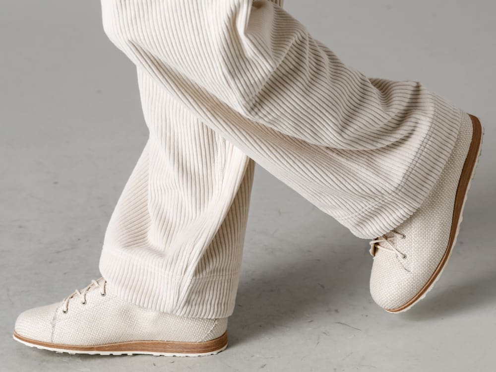 O PROJECT-オープロジェクト 22-23AW(秋冬) デザインに加えて抜群のグリップ性、アフターフォローも充実したPETROSOLAUMのスニーカー - O14TR2-Off-White-ワイドトラウザー　ワイドウェイルコーデュロイ オフホワイト- 8185-PTR2-linen cotton-アップヒーヴァルウェッジ スニーカー ロー 3-005