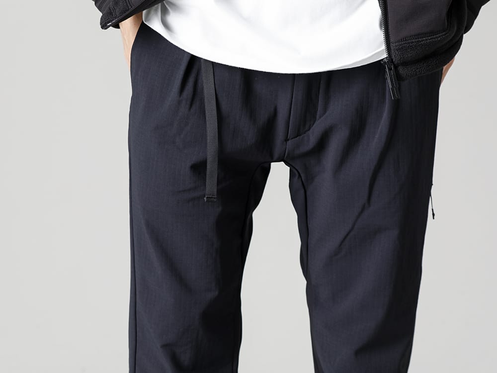 White Mountaineering - ホワイトマウンテニアリング 2022-23AW 見出し3 - BK2273405 テック ナイロン フリース スリム パンツ 3-002