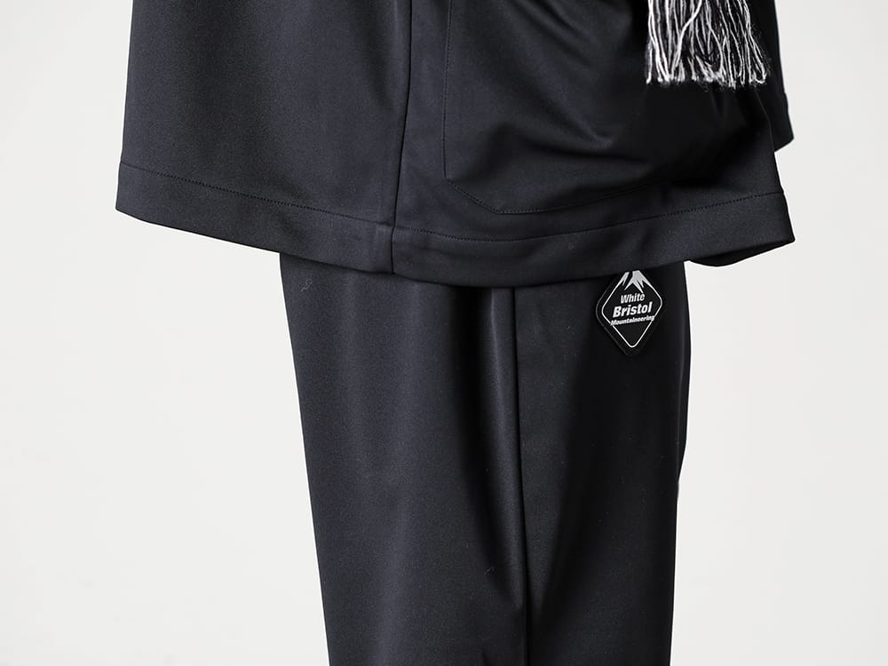 White Mountaineering 2022-23AW White Mountaineering popular tapered silhouette pants that can be worn with any top! - WM2273408
WM × F.C.Real Bristol Tapered Pants
CLASSIC CHEST LOGO LS TEE - WM2273801 WM × UGG Sneakers 3-002