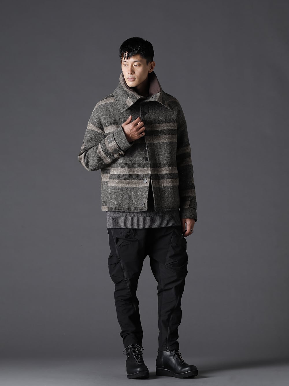 The Viridi-anne DEVOA 22-23AW Mix styling of brands that go well together - KI-CBS High neck jacket striped wool VI-3531-07-Gray Cotton Cashmere Pullover Gray VI-3509-04-Black Tactical Pants Black FW-LMM Leather Boots