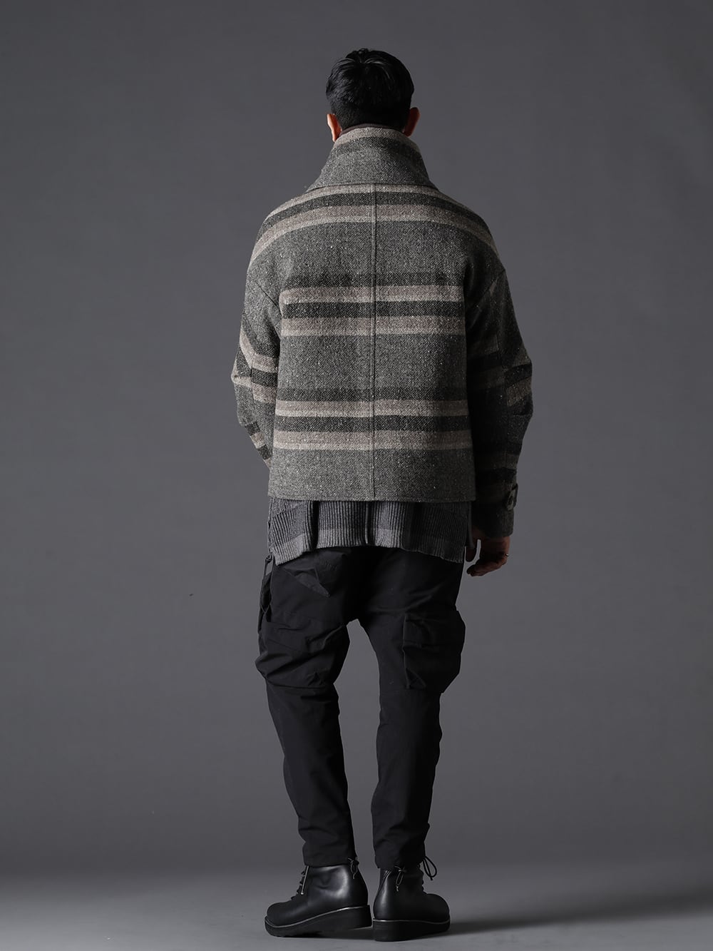 The Viridi-anne DEVOA 22-23AW スタイリング Mix styling of brands that go well together - KI-CBS High neck jacket striped wool VI-3531-07-Gray Cotton Cashmere Pullover Gray VI-3509-04-Black Tactical Pants Black FW-LMM Leather Boots 1-003