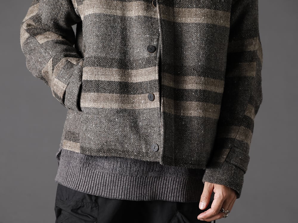 The Viridi-anne DEVOA 22-23AW Mixing brands for fashion enjoyment  - KI-CBS High neck jacket striped wool VI-3531-07-Gray Cotton Cashmere Pullover Gray 2-004