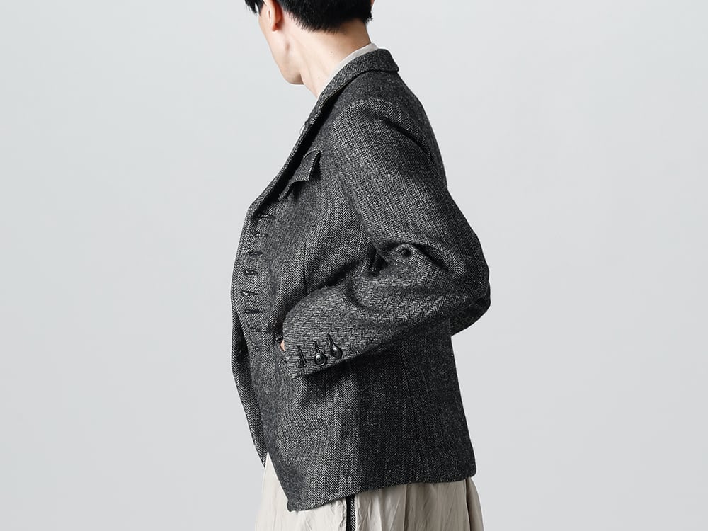 KLASICA 22-23AW(秋冬) トラッド回帰。時に大人の装い - 22C-40BLZ-HUNTS 10ボタン ドール ブレザー - クラッシック ヘリング ボーン - 22C-72SH39-SH-039-Sand オーバー サイズ クラッシック ワイド シャツ サンド 1-001