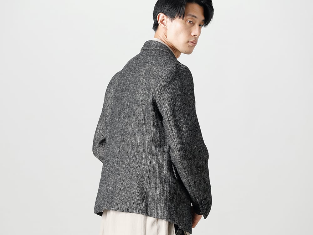 KLASICA 22-23AW(秋冬) トラッド回帰。時に大人の装い - 22C-40BLZ-HUNTS 10ボタン ドール ブレザー - クラッシック ヘリング ボーン - 22C-72SH39-SH-039-Sand オーバー サイズ クラッシック ワイド シャツ サンド 1-002
