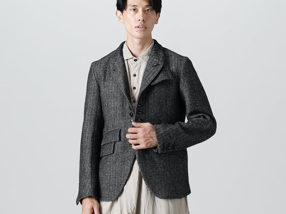 KLASICA 22-23AW(秋冬) トラッド回帰。時に大人の装い - 22C-40BLZ-HUNTS 10ボタン ドール ブレザー - クラッシック ヘリング ボーン - 22C-72SH39-SH-039-Sand オーバー サイズ クラッシック ワイド シャツ サンド 1-003