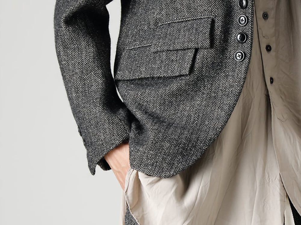 KLASICA 22-23AW(秋冬) トラッド回帰。時に大人の装い - 22C-40BLZ-HUNTS 10ボタン ドール ブレザー - クラッシック ヘリング ボーン - 22C-72SH39-SH-039-Sand オーバー サイズ クラッシック ワイド シャツ サンド 2-01