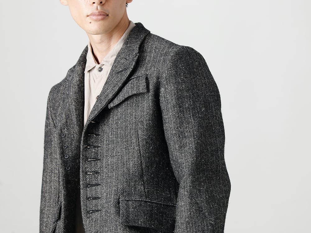 KLASICA 22-23AW(秋冬) トラッド回帰。時に大人の装い - 22C-40BLZ-HUNTS 10ボタン ドール ブレザー - クラッシック ヘリング ボーン - 22C-72SH39-SH-039-Sand オーバー サイズ クラッシック ワイド シャツ サンド