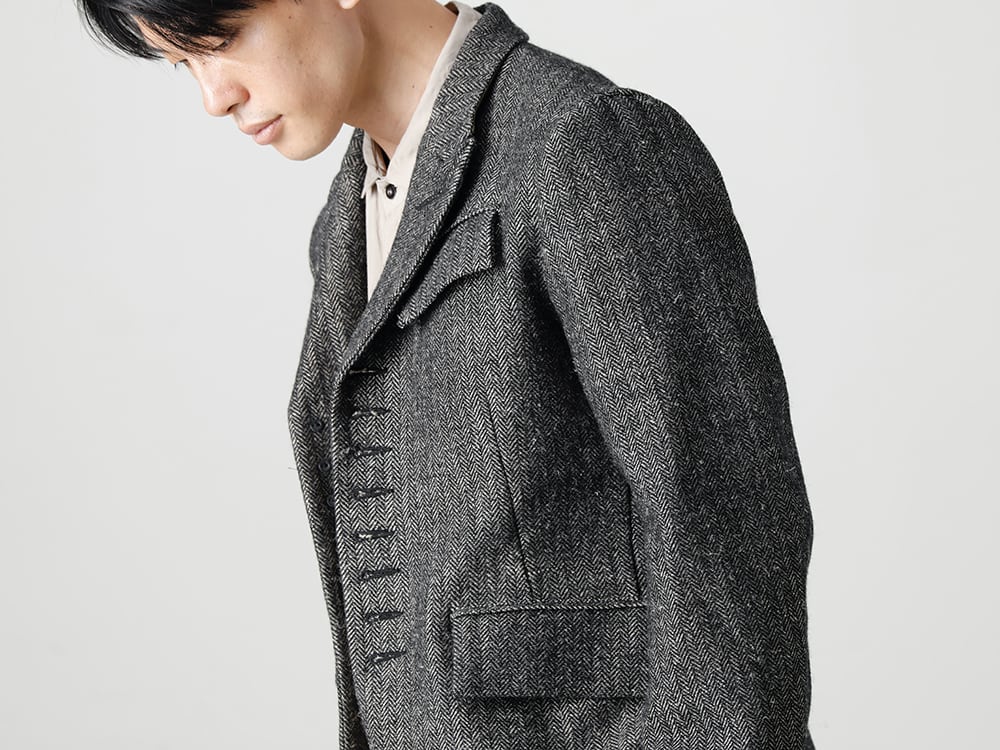 KLASICA 22-23AW(秋冬) トラッド回帰。時に大人の装い - 22C-40BLZ-HUNTS 10ボタン ドール ブレザー - クラッシック ヘリング ボーン - 22C-72SH39-SH-039-Sand オーバー サイズ クラッシック ワイド シャツ サンド 2-04