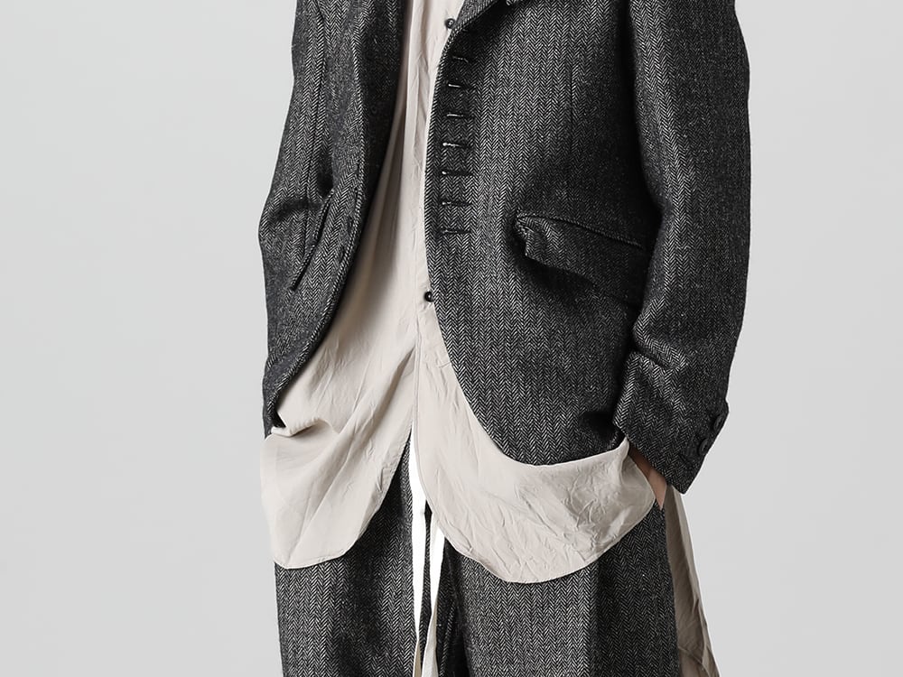 KLASICA 22-23AW(秋冬) レーヨンシャツとワイドパンツでこなれた着崩しを実現 - 22C-40BLZ-HUNTS 10ボタン ドール ブレザー - クラッシック ヘリング ボーン - 22C-72SH39-SH-039-Sand オーバー サイズ クラッシック ワイド シャツ サンド 3-002