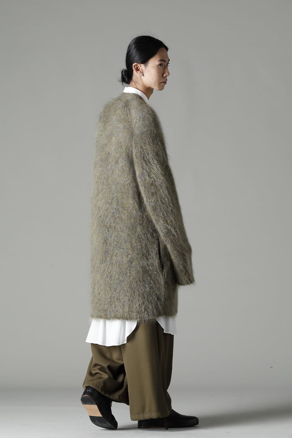 Yohji Yamamoto 22-23AW collection Style #2. 2-001