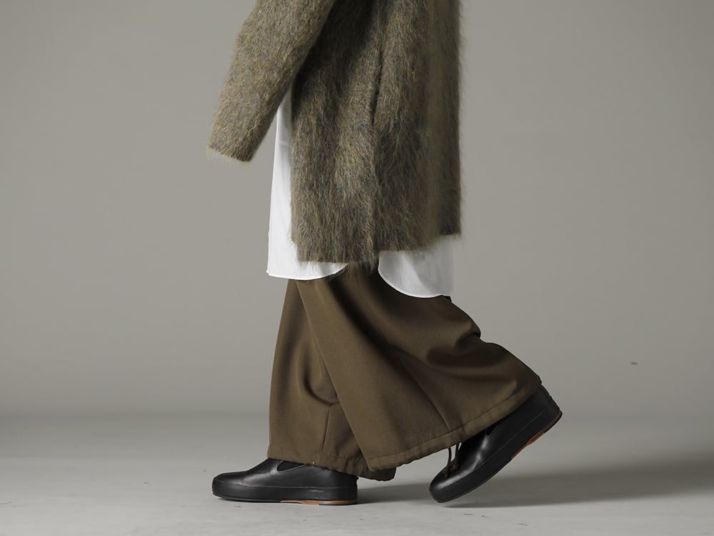 Yohji Yamamoto 22-23AW collection Style #2. 2-004