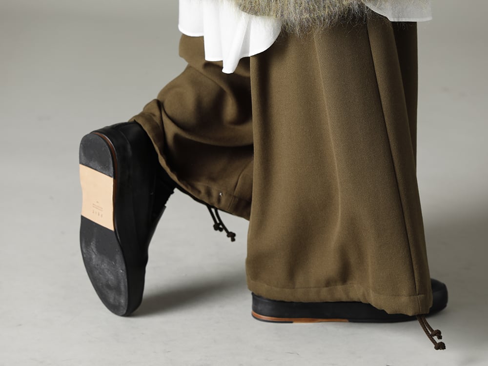 Yohji Yamamoto 22-23AW collection Style #2. 2-004