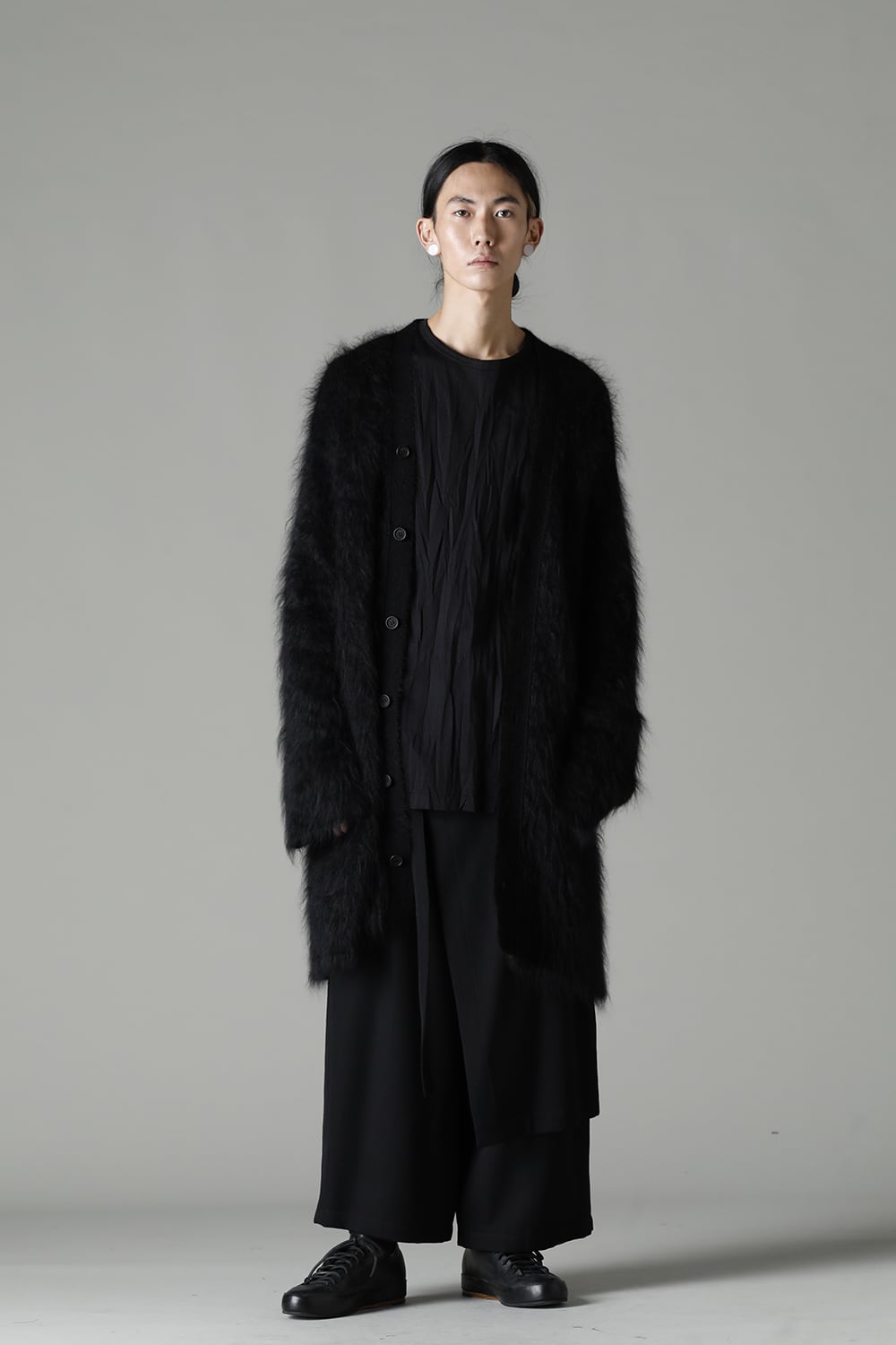 Yohji Yamamoto 22-23AW collection Style #3. 3-001