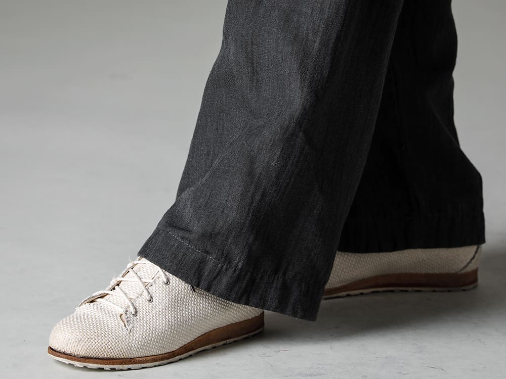 Norwegian Rain-ノルウェージャンレイン 22-23AW(秋冬) JAN-JAN VAN ESSCHEのエントリーアイテムとも言えるベーシックワイドパンツ - TROUSERS#67-トラウザー #67 スミ ウール/リネン ツイル- 8185-PTR2-linen cotton-アップヒーヴァルウェッジ スニーカー ロー 3-004