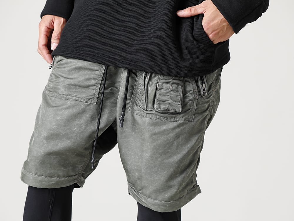 RIPVANWINKLE 2022-23AW Shift jersey using Bomber Heat, a popular autumn/winter material.  - RB-429-Vintage-Khaki Parachute Pants Vintage Khaki - RB-440-Matt-Black Heat Effect Leggings Matt Black - RW-416 Khaki Moc Trainer Khaki 3-005