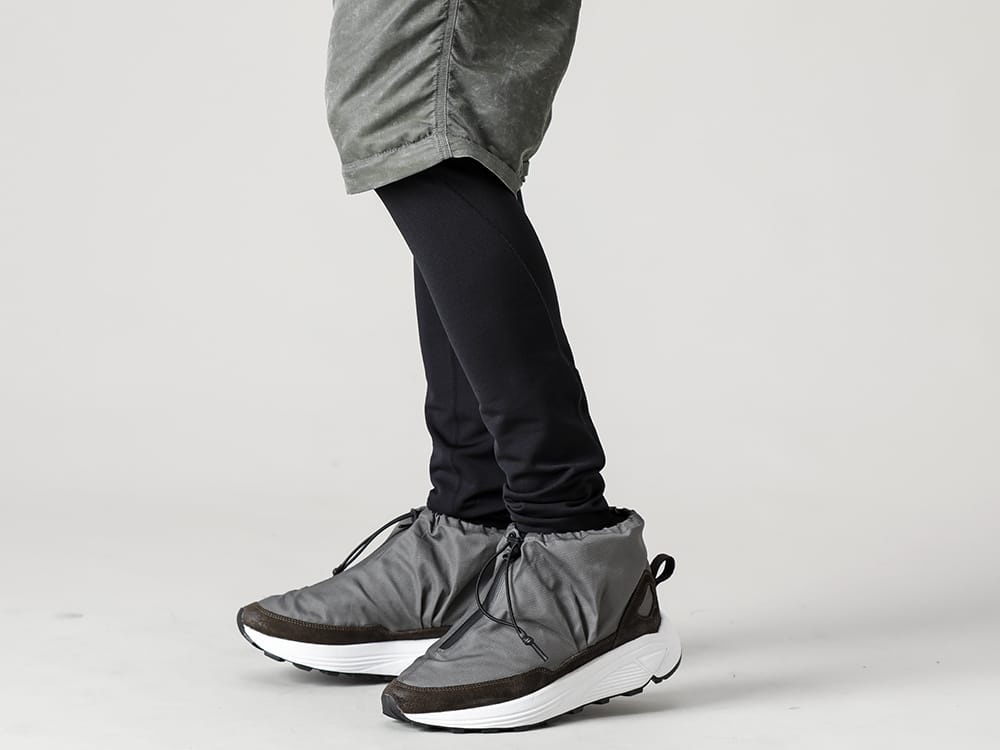 RIPVANWINKLE 2022-23AW Shift jersey using Bomber Heat, a popular autumn/winter material.  - RB-429-Vintage-Khaki Parachute Pants Vintage Khaki - RB-440-Matt-Black Heat Effect Leggings Matt Black - RW-416 Khaki Moc Trainer Khaki 3-006