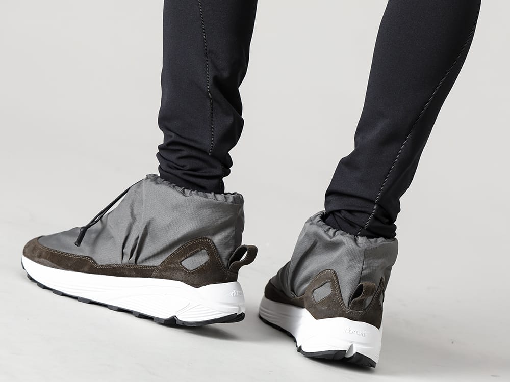 RIPVANWINKLE 2022-23AW Shift jersey using Bomber Heat, a popular autumn/winter material.  - RB-429-Vintage-Khaki Parachute Pants Vintage Khaki - RB-440-Matt-Black Heat Effect Leggings Matt Black - RW-416 Khaki Moc Trainer Khaki 3-007