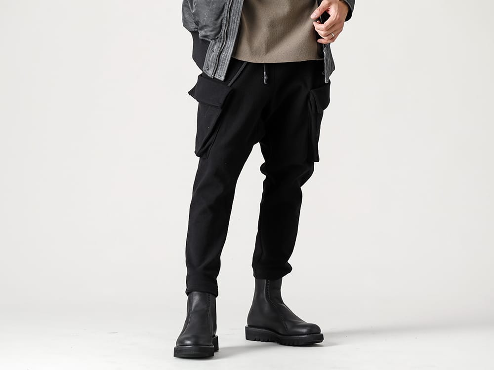 RIPVANWINKLE 2022-23AW Bomber heat cut sew made with a combination of thermal fabric. - RB-430-Deep-Black Bush Easy Jersey Deep Black
 - RB-322 Back Zip Buster
 3-004