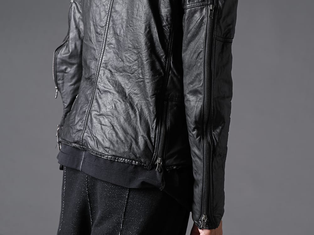 The Viridi-anne - ザ ヴィリジアン 2022-23AW シルエット変更も可能なジップデザイン - VI-3504-06-Black ゴートレザー ジャケット ブラック - VI-3542-01-Black NY/PUベア天竺 タートルT ブラック - VI-3535-04 綿ウール裏毛　ドロップクロッチパンツ 3-004