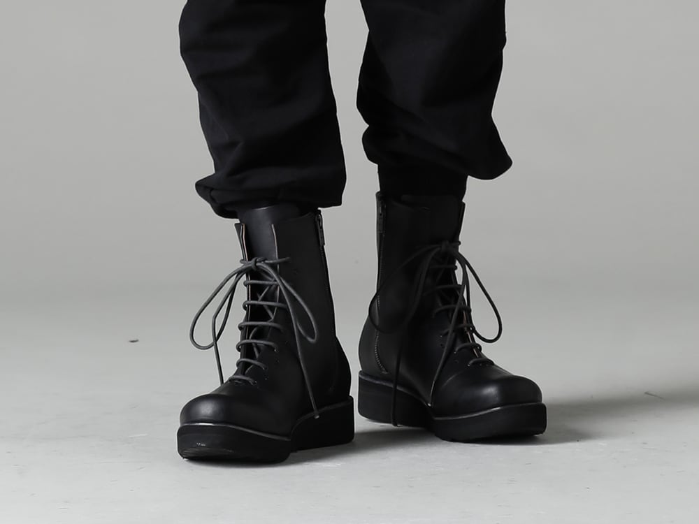 DEVOA(デヴォア) 22-23AW(秋冬) ボリュームがあるアウターとのバランス感も秀逸 - PTN-LSK-Black ジョガー パンツ コットン / リネン ブラック FW-LMM レザー ブーツ  3-004