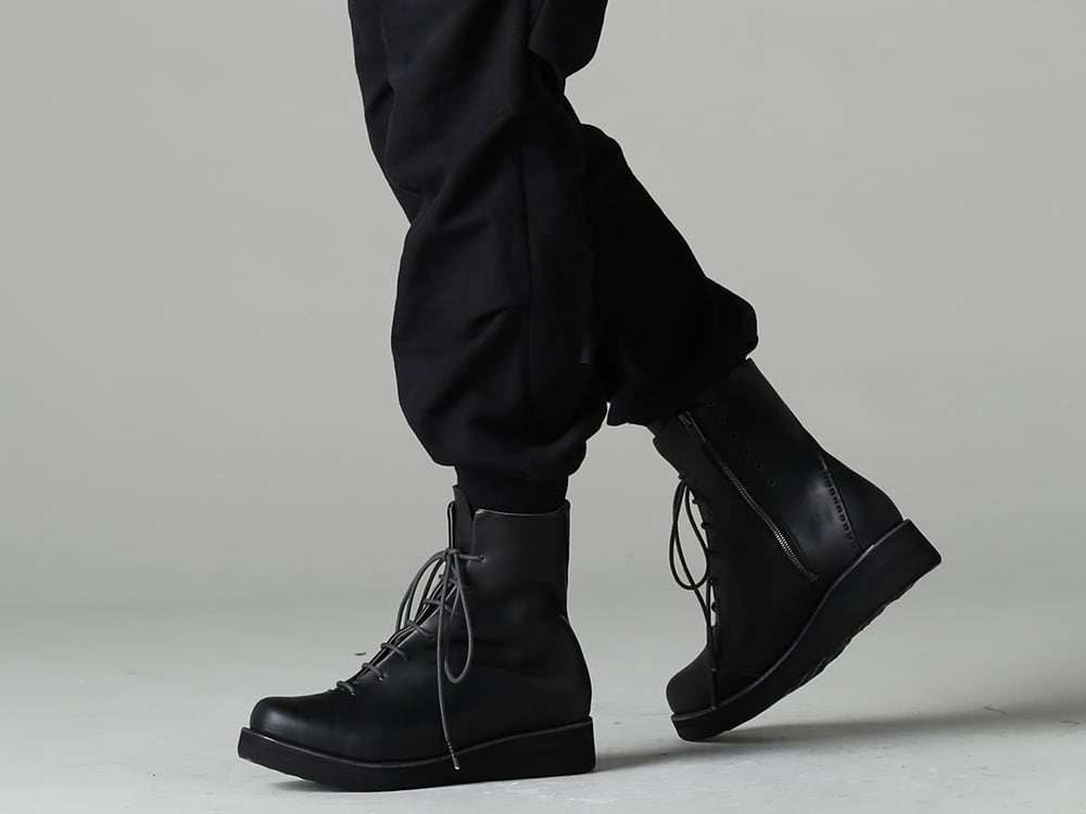 DEVOA(デヴォア) 22-23AW(秋冬) ボリュームがあるアウターとのバランス感も秀逸 - PTN-LSK-Black ジョガー パンツ コットン / リネン ブラック FW-LMM レザー ブーツ  3-005