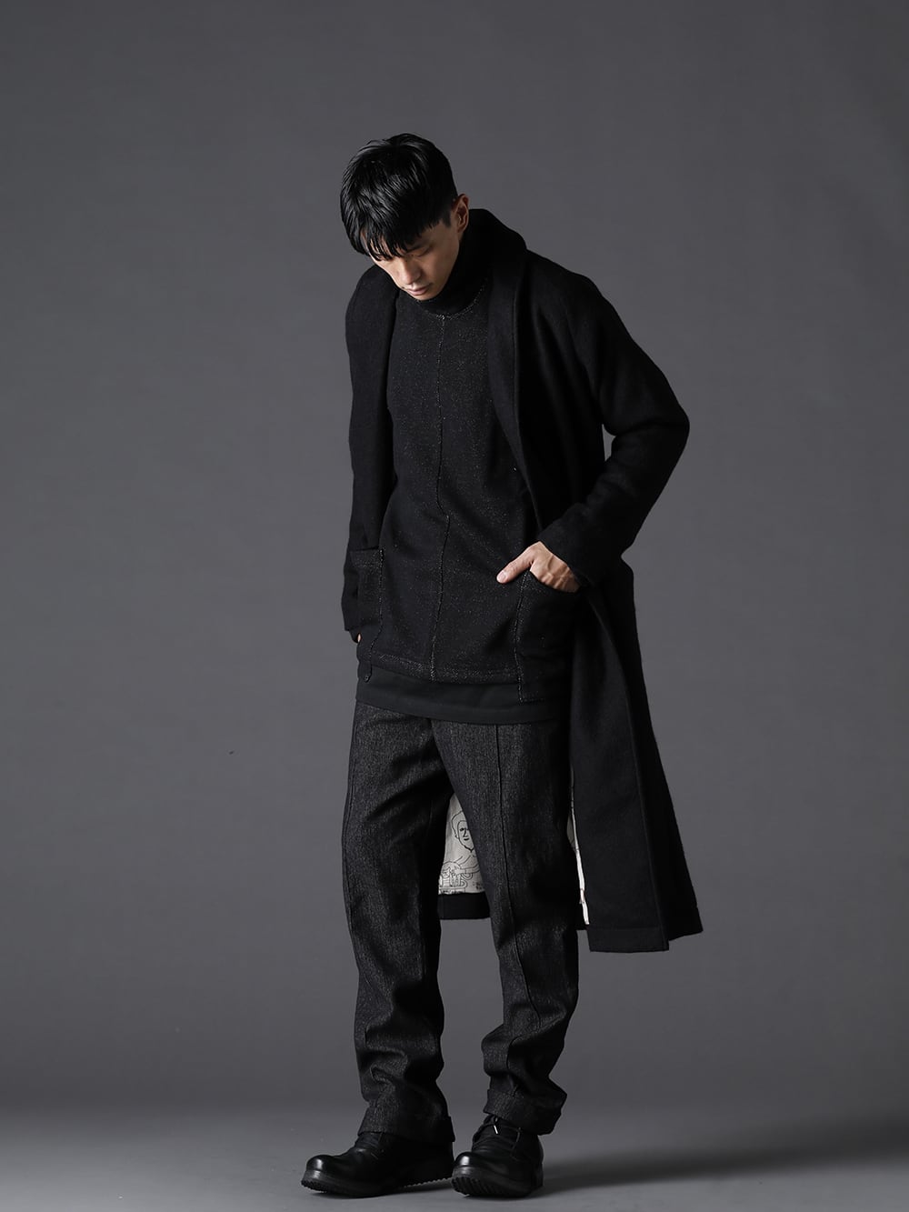 The Viridi-anne(ザ ヴィリジアン) 22-23AW(秋冬) スタイリング マルチに使えるハイネックプルオーバー -  VI-3533-01-Black 綿ウール裏毛　ハイネックプルオーバー VI-3533-01-Black 綿ウール裏毛　ハイネックプルオーバー PTN-SHK スケーター パンツ シェットランド ウール / リネン BOOT4-LEATHER ブーツ4 レザー 1-001