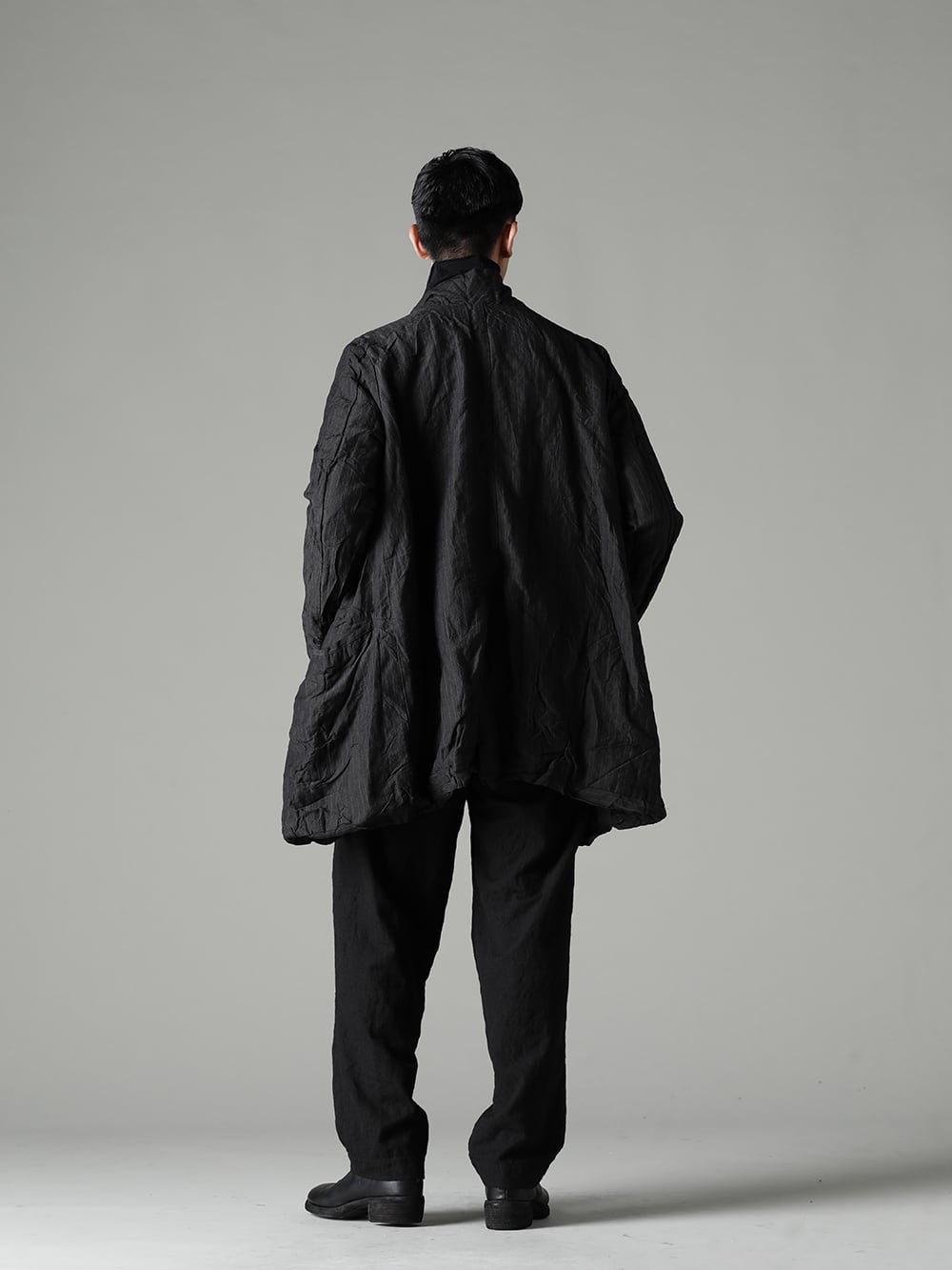 NOUSAN(ノウザン) 22-23AW(秋冬) ３つの素材で生地の奥行きを表現  - Arthur-Coat-Gray-Stripe アーサー コート グレー ストライプ - TTC-swcm-blk コットンボトルネック ブラック - villa-b-22-23aw ワイド イージー パンツ - 788Z_H バックジップブーツ ダブルソール - ホース フルグレイン レザー  2-003